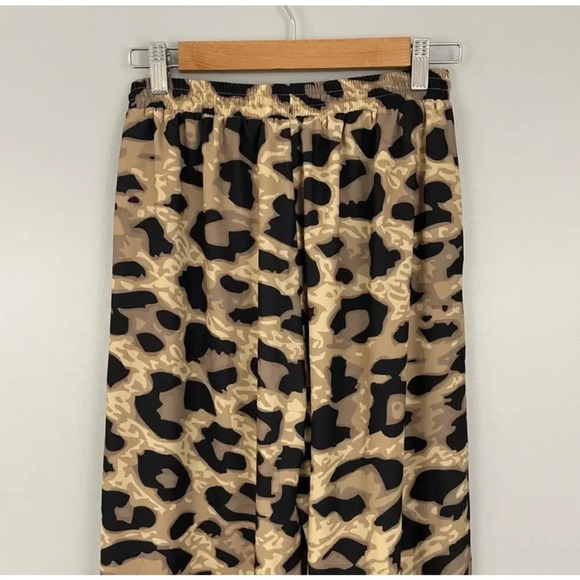 By Egreis NWOT Cheetah Flare Pants - Picture 4 of 6